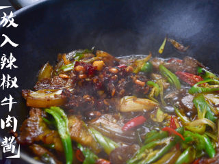 18、蒜苗回锅肉,三生川辣椒牛肉酱；