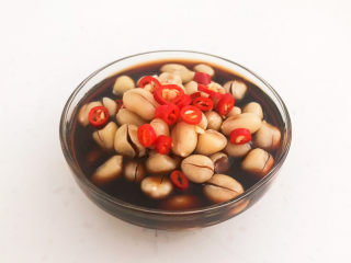 14、醋泡花生米,加入小米辣即可