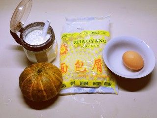 1、炸南瓜条,食材准备好