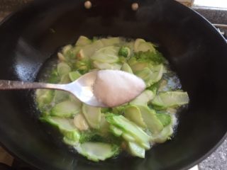 14、地方乡味菜头的几种吃法,加入适量的盐，