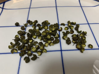 7、爆炒田螺肉,准备花椒