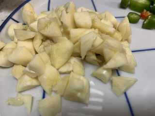 10、爆炒田螺肉,蒜切粒