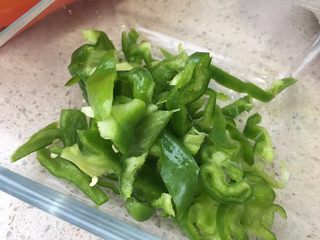 5、厨房挑战+素菜+青椒土豆丝,青椒切丝；