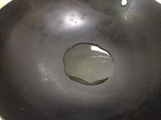 6、厨房挑战+素菜+青椒土豆丝,锅内放油，热锅；