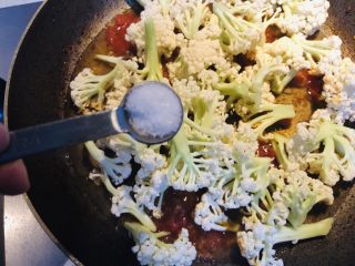 11、番茄咖喱菜花,下盐。