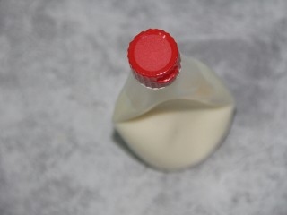 1、金枪鱼通心粉沙拉,准备沙拉酱