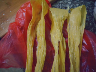 3、青椒炒腐竹,准备腐竹