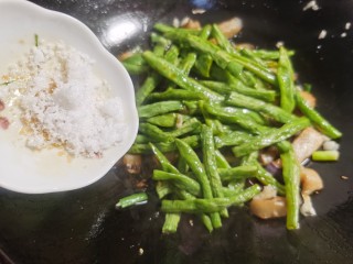 13、豇豆烧茄子,加入少许白糖