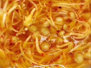 4、四川风水煮鱼,炒到蔬菜八分熟的时候 倒入 鸡汤 （ 本人这里用的是 鸡精加水 调的汤）  这个时候 可以 放入 酱油  少许盐 等 大火烧开