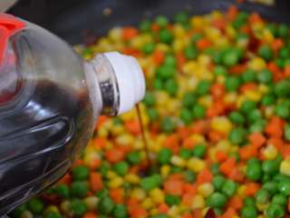 17、三色炒豌豆,少量生抽。