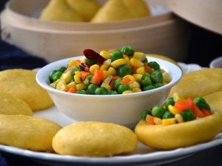 20、三色炒豌豆,配上玉米窝窝头更加营养健康。