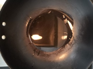 3、清炒豆苗,热锅起油