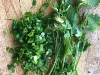 5、懒人酸菜鱼,小葱，香菜