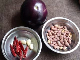 1、宫保茄子,原材料