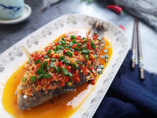 12、剁椒鲫鱼,酸辣入味的剁椒鲫鱼就做好啦！