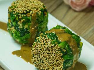 12、绿色美食麻酱果仁菠菜,可以上菜喽~~~