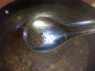 13、来一碗好吃的炸酱红薯粉,少许五香粉