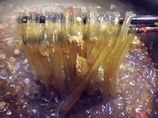 16、来一碗好吃的炸酱红薯粉,炖煮20分钟红薯粉的软硬度达到你合适的口感