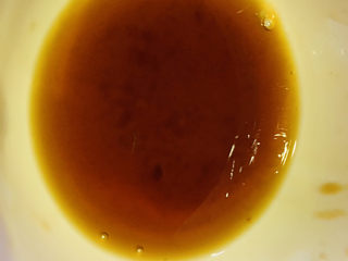 14、蒜蓉生菜,加清水，搅拌均匀