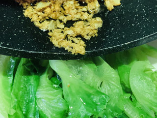 18、蒜蓉生菜,浇在生菜上，再浇上调料