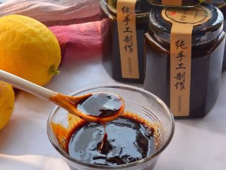 10、冰糖柠檬膏,熬好的柠檬膏会很粘稠