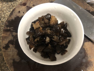 7、莴笋炒木耳➕客舍青青柳色新,撕成小朵