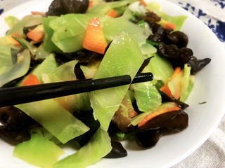 20、莴笋炒木耳➕客舍青青柳色新,这道素菜，做法简单，清爽美味，很适合春日食用。喜欢的小伙伴们一起来试试吧????