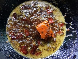 6、香水血旺,放自制火锅底料。