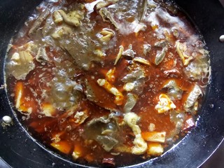 14、香水血旺,放鸭肠煮一分钟后起锅。