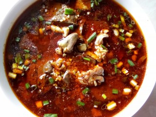 16、香水血旺,浇上滚烫的红油。