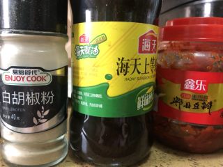 5、家常下饭鸭丝,准备调料