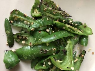 7、家常下饭鸭丝,差不多这个样子，出锅备用。