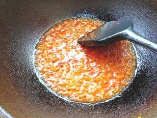 20、蒜蓉蒸丝瓜,倒入水淀粉，搅拌均匀，烧至起大泡关火