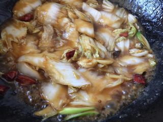 16、醋溜大白菜,最后加入水淀粉勾芡即可出锅