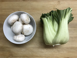 1、蘑菇炒菜梗,准备好材料，小藏菜梗1个，蘑菇100克。