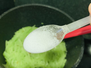 11、清炒莴笋丝,加盐