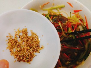 18、夏天必备+凉拌海蜇皮,现炒的白芝麻