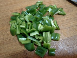 5、富贵冬瓜,青椒切定备用