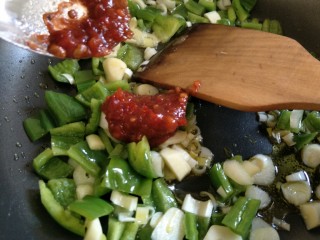 9、富贵冬瓜,放入蒜蓉酱