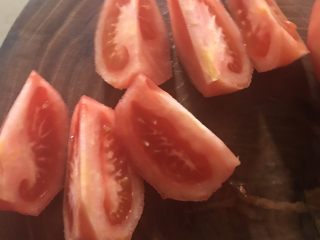 5、老成都记忆:华兴街煎蛋面,一个番茄切成六瓣的大小。