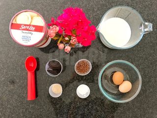 1、奥利奥阿芙佳朵咖啡,准备上面????所需材料，