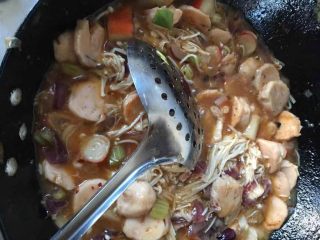 16、烤鱼—黑鱼,放菜 放点糖 盐蚝油 调味