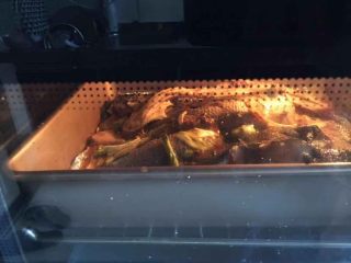 17、烤鱼—黑鱼,鱼上刷油烤鱼180度先烤30分钟