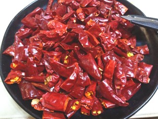 7、辣子鸡,剪成段