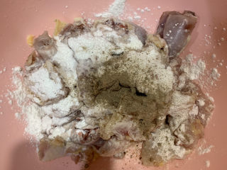 4、麻辣干锅鸡,1勺白胡椒粉