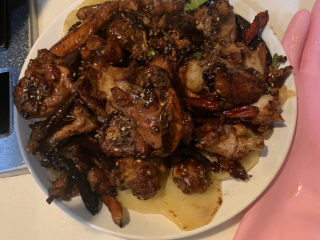 26、麻辣干锅鸡,再把炒好的鸡倒入，就可食用了
