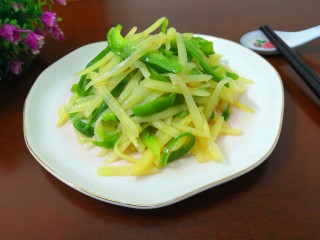 10、青椒土豆丝,断生后，即可盛出上桌