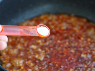 11、麻婆豆腐,加入米酒、生抽和糖调好味道(可以尝一下)