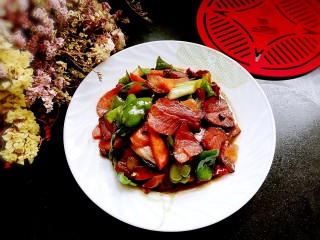 13、青椒腊肉片,入盘享用