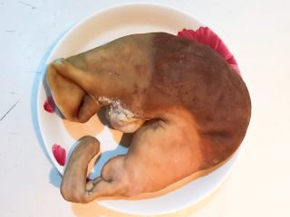 14、春节餐桌必备  芥末猪肚丝,把焯好的猪肚捞出来